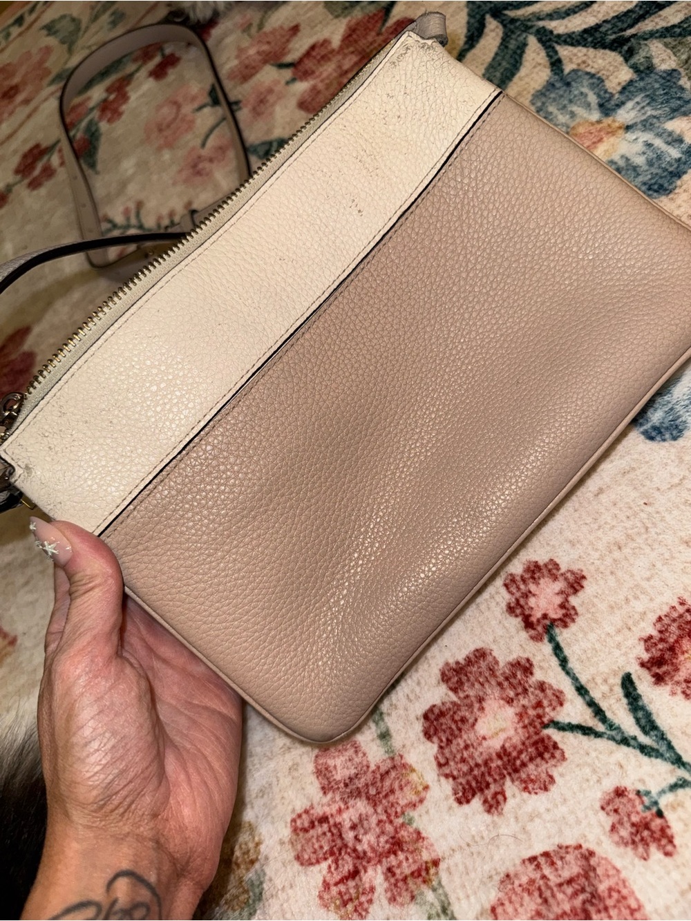 Well loved Kate Spade Two-Tone Beige and Cream Pebbled Leather Crossbody Bag - Picture 3 of 9